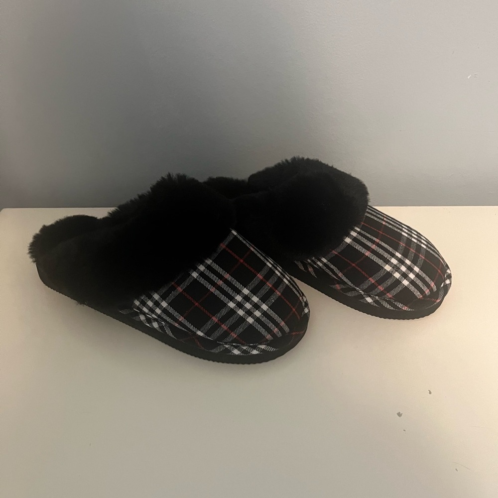 Slippers - Picture 2 of 3